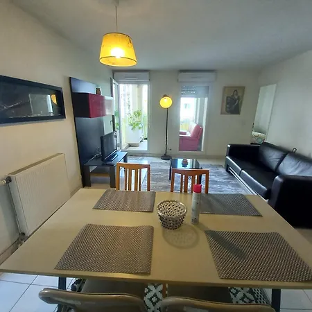 L'elegant A Paris, Gare Et Terrasse Apartment Gennevilliers
